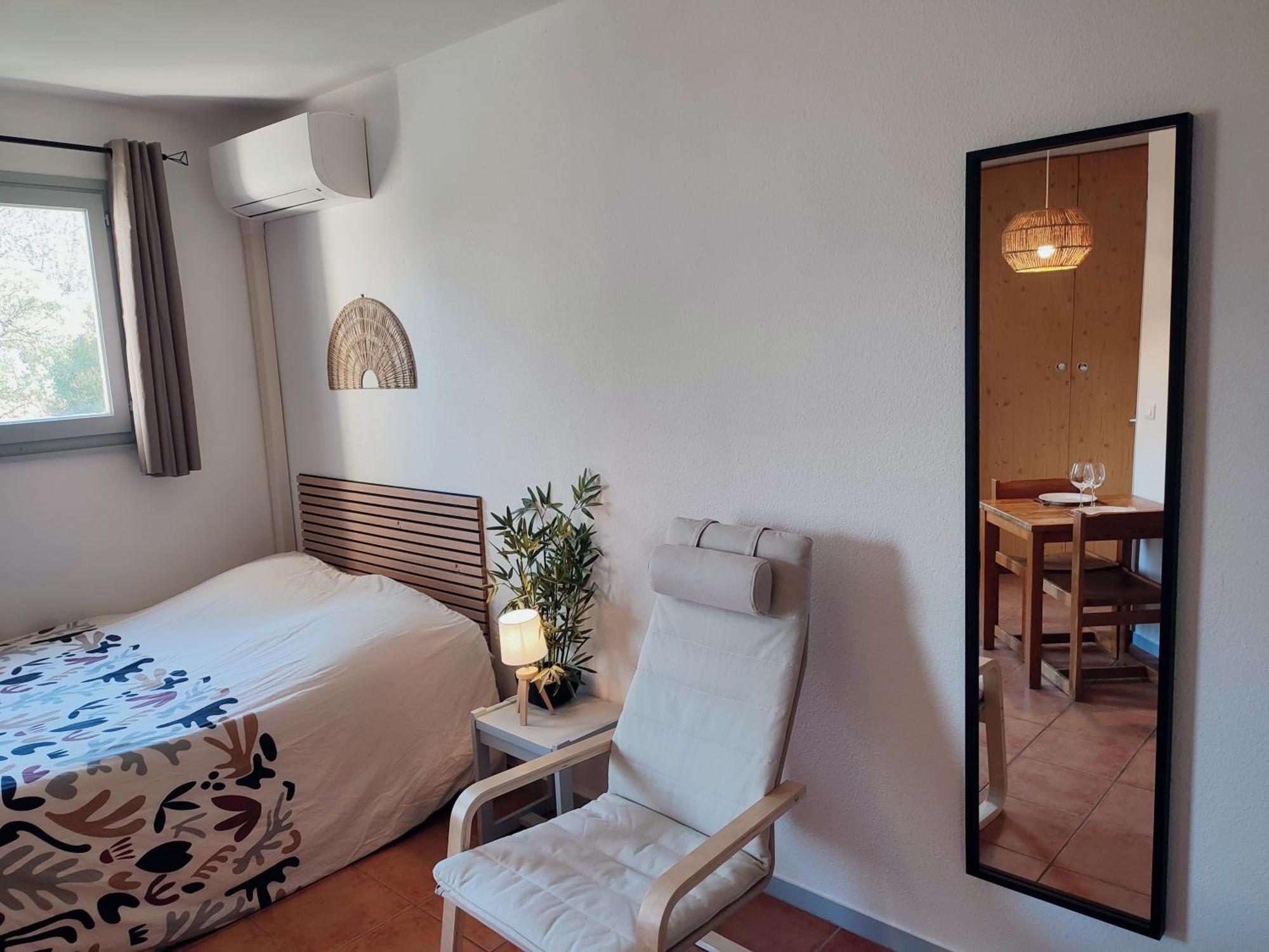 Le Studio Des Garrigues - Climatise Gréoux-les-Bains Εξωτερικό φωτογραφία