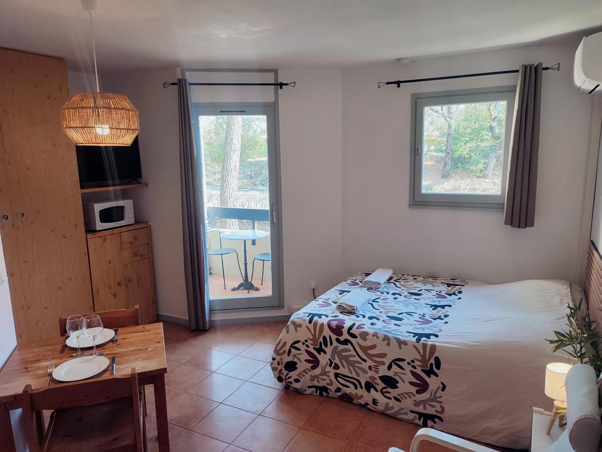 Le Studio Des Garrigues - Climatise Gréoux-les-Bains Εξωτερικό φωτογραφία